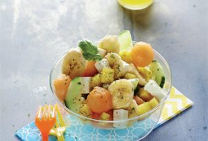 Salade fraîche et légère à la banane et à la feta