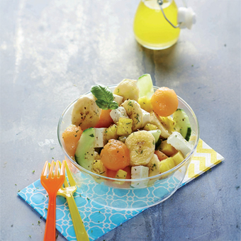 Salade fraîche et légère à la banane et à la feta